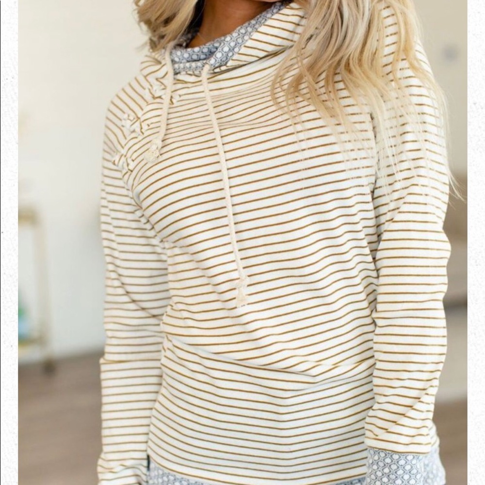 Ampersand Avenue Doublehood Hoodie - Size Small 💛